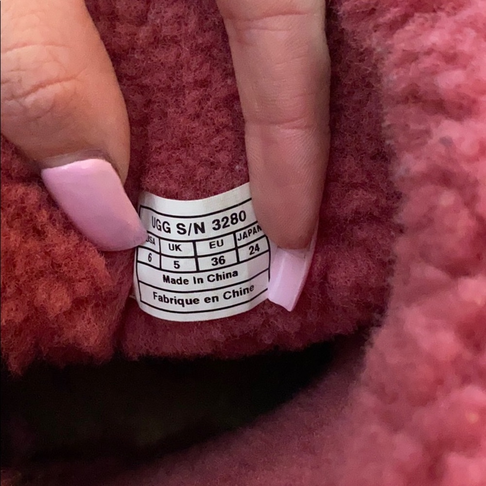 Pink uggs - Picture 3 of 3